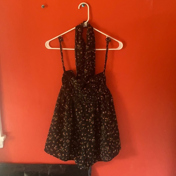 Floral halter Romper - Picture 2 of 3